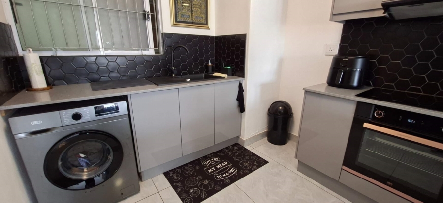 2 Bedroom Property for Sale in Royal Ascot Western Cape